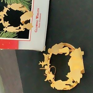 Glowing Wreath brass ornament